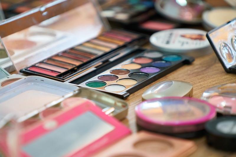 75% of UK consumers risk health by using expired cosmetics
