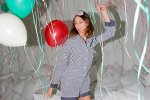 Alexa Chung pairs fashion and beauty looks with Villoid app