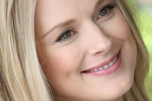 Alexandra Breckenridge 'bares her belly' for Palmer’s Cocoa Butter