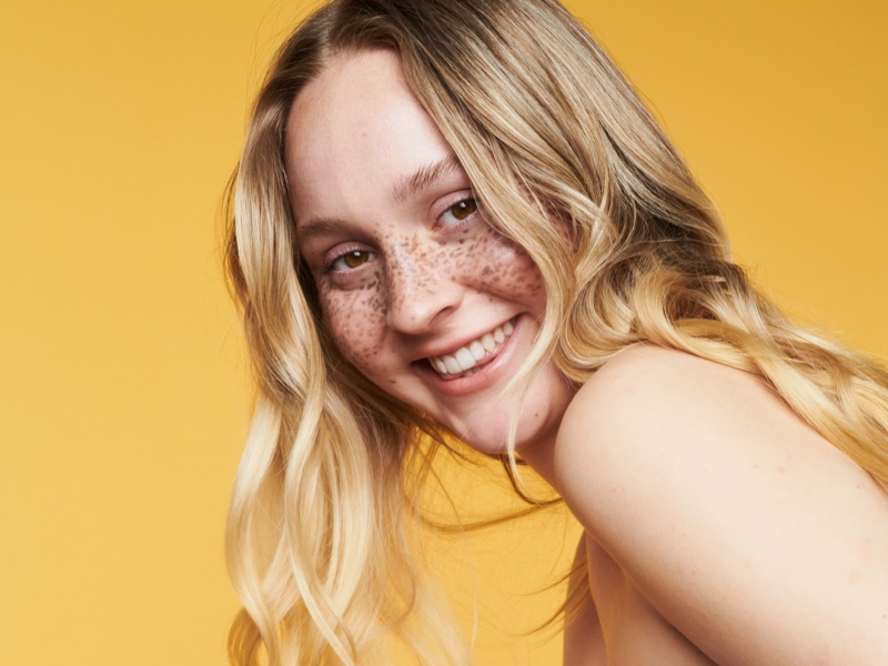 <a href='http://www.cosmeticsbusiness.com/news/article_page/Lush_chases_Asos_24_million_users_with_new_retail_link_up/177065'>From Asos' campaign with Lush</a>