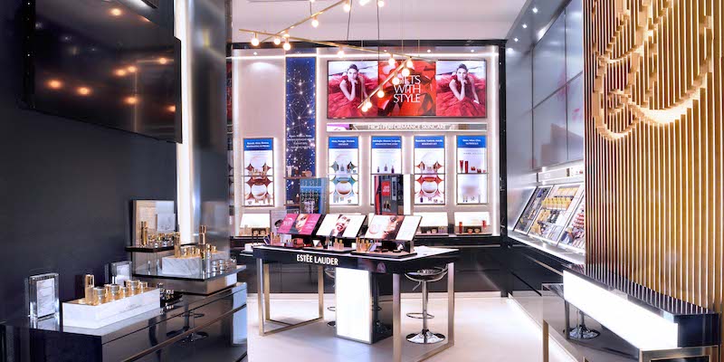 Estée Lauder slashes outlook on China restrictions and strong US
