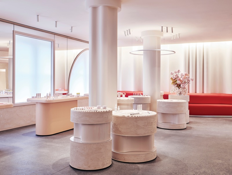 Glossier makes global return to retail