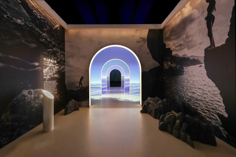 La Mer immerses consumers in Edge of the Sea exhibition 
