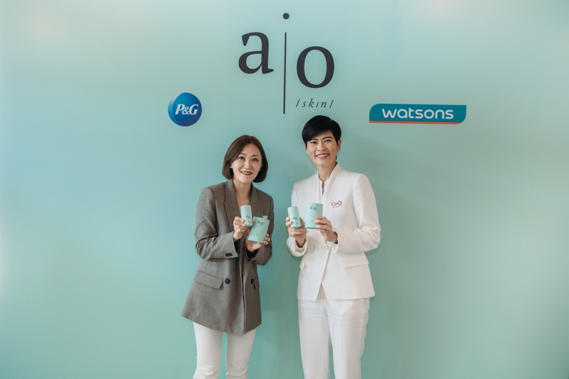 Yvette Fan, Vice President & Managing Director P&G Hong Kong, and Malina Ngai, CEO of AS Watson 