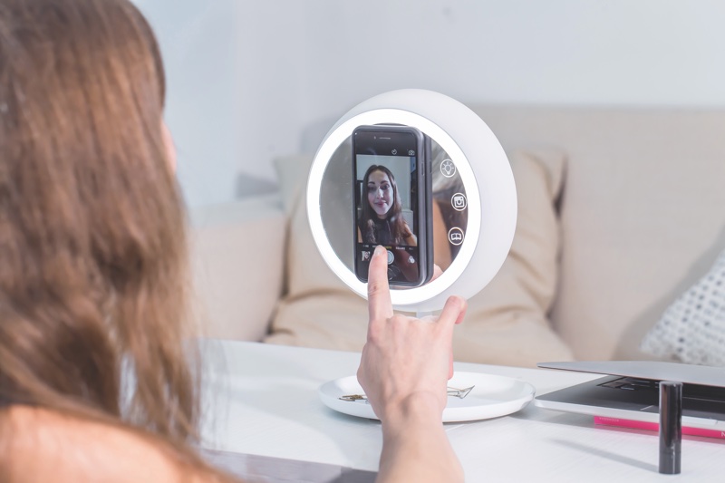 Selfie-driven beauty advisors found to convert product purchase online
