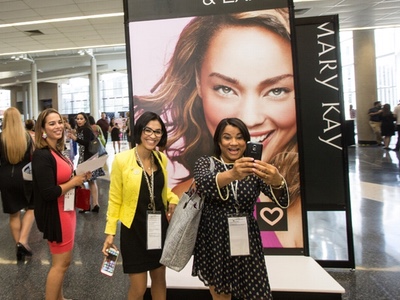 Mary Kay consultants gather at the company's annual seminar