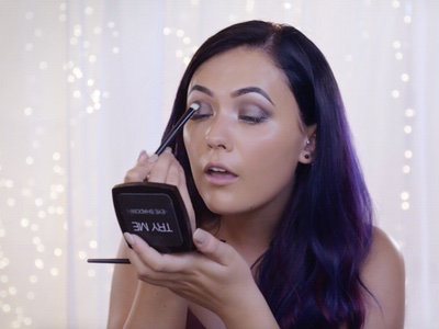 Avon launches new ad campaign featuring bloggers