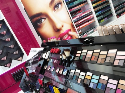 Avon opens first store in Poland as part of new strategy