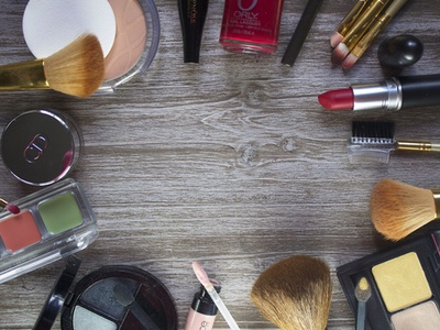 BRANDstand to distribute BARELY Cosmetics in the UK
