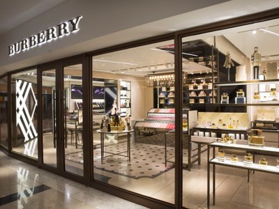 Burberry revenues beat expectations amid difficulties 
