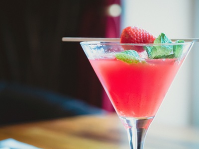 California legalises serving alcohol in beauty salons
