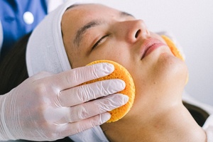 Caroline Hirons’ Beauty Backed raffle to raise money for those hit by Covid-19

