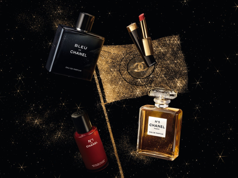 The Christmas and holiday season campaign focuses on the stars and moon