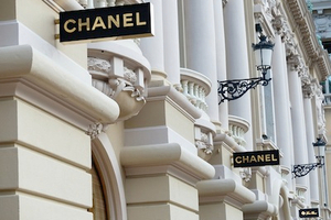 Chanel wrapped up in Chocolate @ No. 5 logo dispute