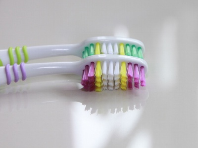 Colgate-Palmolive sees sales slide in Q1 2015
