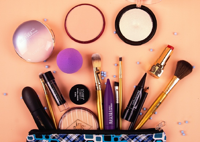 Coronavirus: US make-up sales slump 50% during lockdown, online keeps other categories afloat