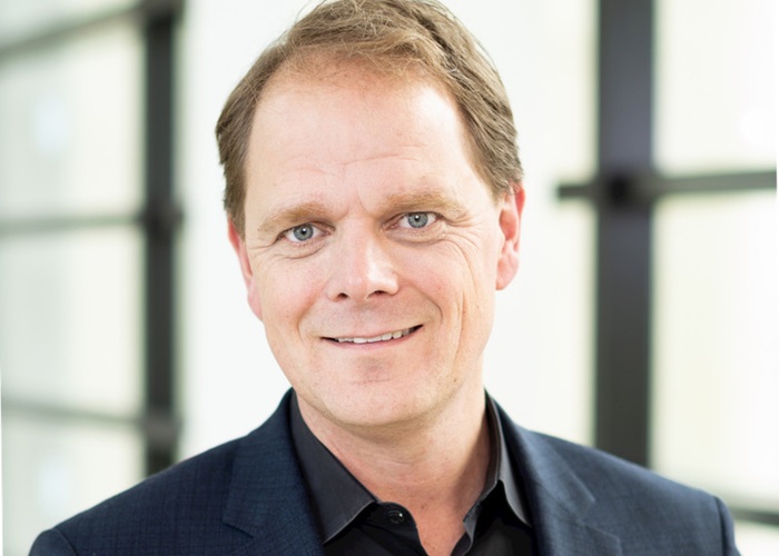 Coty hires new boss to support turnaround plan 