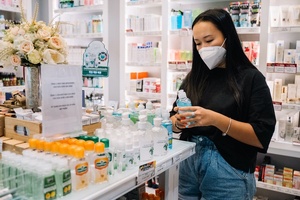 Covid-19: Retailers fear for staff safety as new measures to tackle Omicron come into force