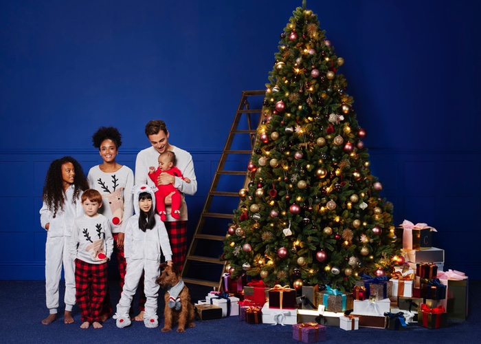 Debenhams recruits 7,000 new staff to cover festive trading period
