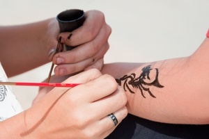 Dermatologists report rise in reactions to 'black henna'