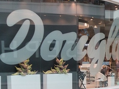 Douglas buys Italian retailers Limoni and La Gardenia
