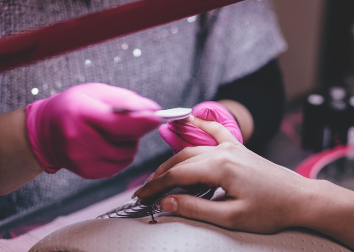 Douglas invests in beauty-on-demand start-up Welmoa 