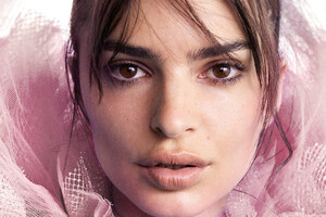 Emily Ratajkowski is the new face of Viktor & Rolf’s Flowerbomb
