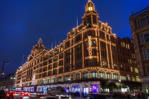England’s lockdown 2.0 forces Harrods to reorganise £200m credit line 
