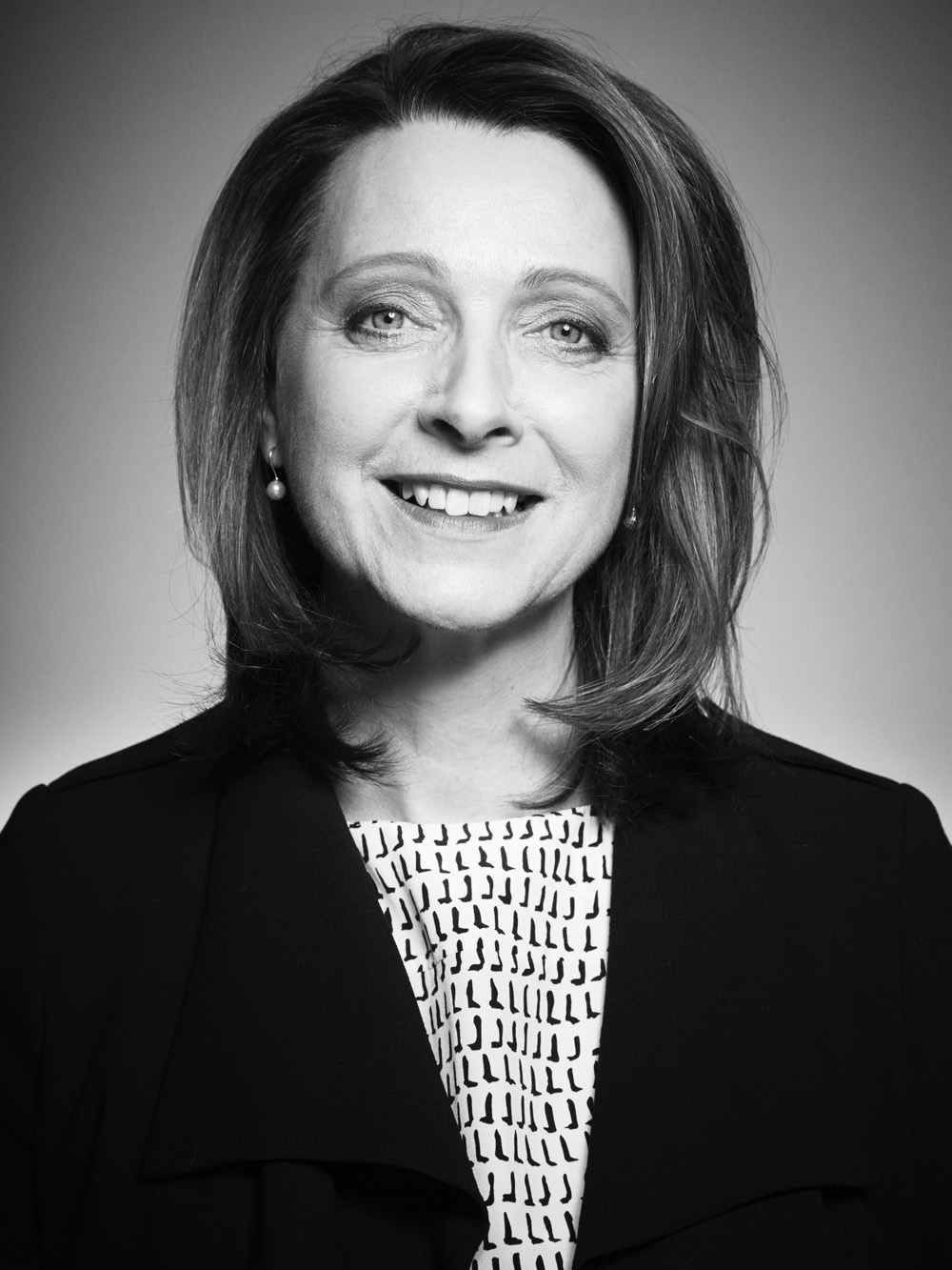 Estée Lauder appoints two new managers