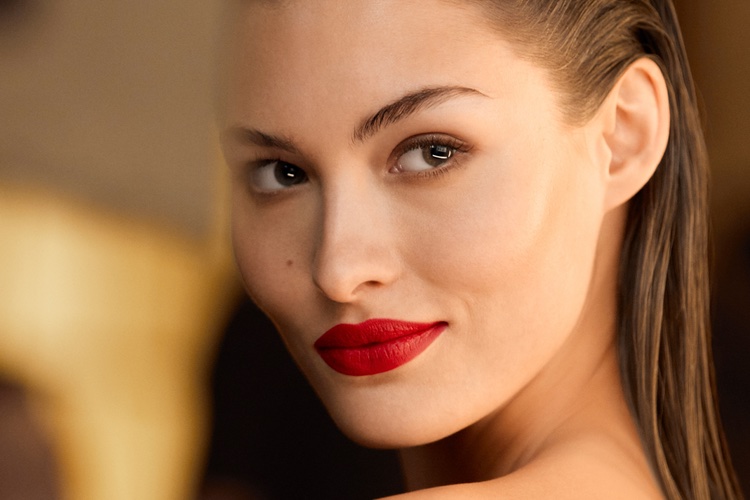 Estée Lauder signs rising fashion model Grace Elizabeth
