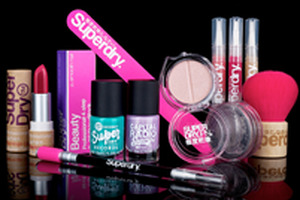 Fashion brands in beauty push
