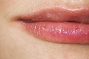 FDA receives 58 EOS lip balm complaints