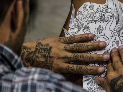 Former gang members offered free tattoo removal
