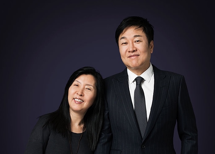 Founders of bankrupt Forever 21 sell assets and suffer billion dollar loss 
