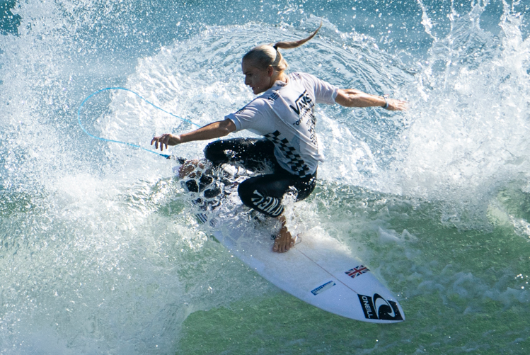 Fragrance Padstow Rocks sponsors the women’s British Surfing Team
