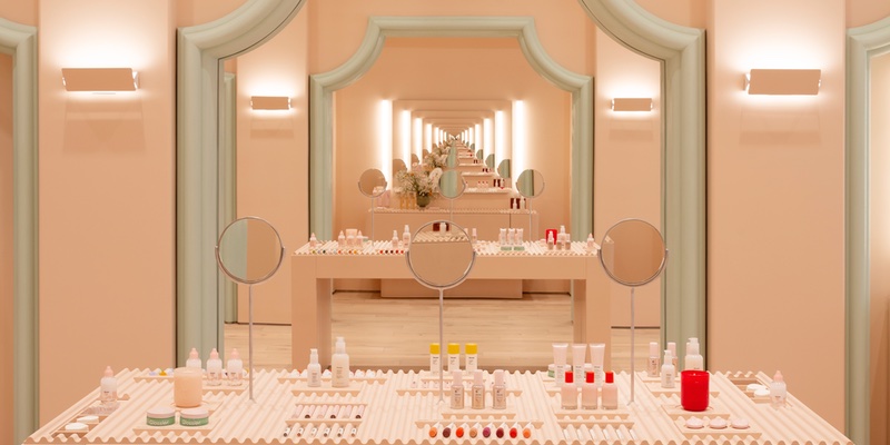 Glossier opens first store in the Midwest as it grows its bricks-and-mortar offering