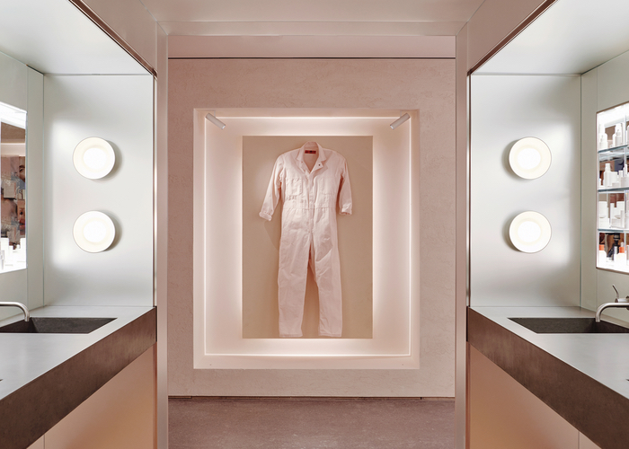 Glossier to cut all in-store retail jobs 