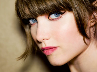 Grace Hartzel signed to star in Signorina video campaign