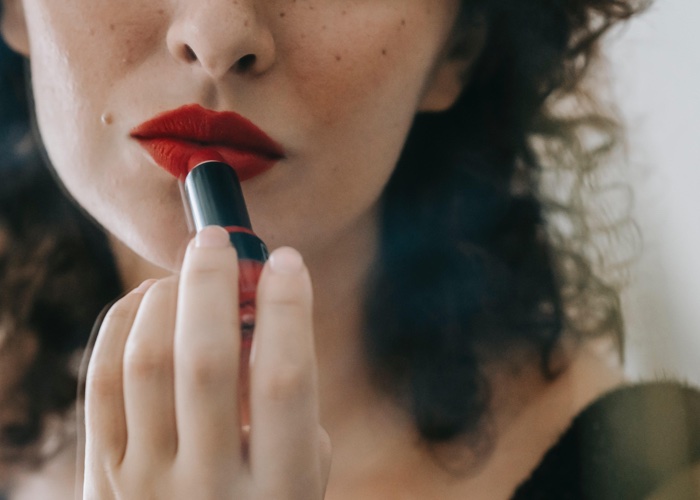 Have humans been using make-up since the 5th millennium BC?

