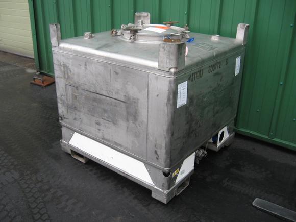 Heated container makes handling oils easy