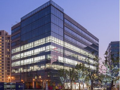 Henkel employees arrive at new management center
