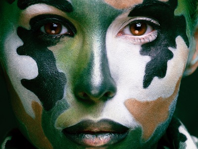 How make-up distorts perceived shape of facial features