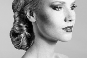 How to help your customers rock a glamorous up-do