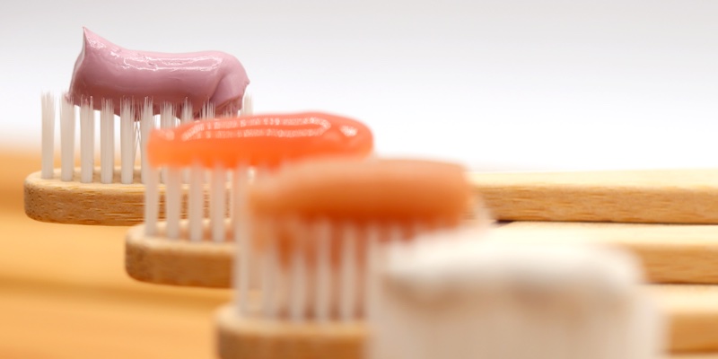 How to make a natural toothpaste