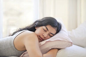 How to make a sleepless night-combatting pillow spray 
