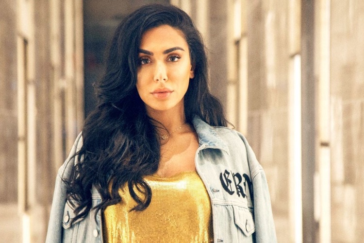 Huda Kattan backs beauty entrepreneurs with $5,000 #ElevatorMakeupChallenge
