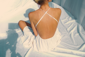 Hydration is the hack behind a self-tanning mousse that applies evenly