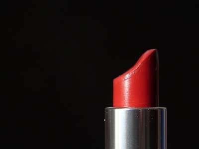 Industry split over chromium trioxide in lipstick tubes 