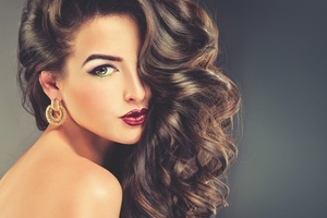 Ingredients for thick, shiny hair and a flake-free scalp