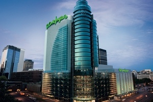 Isolée joins El Corte Inglés